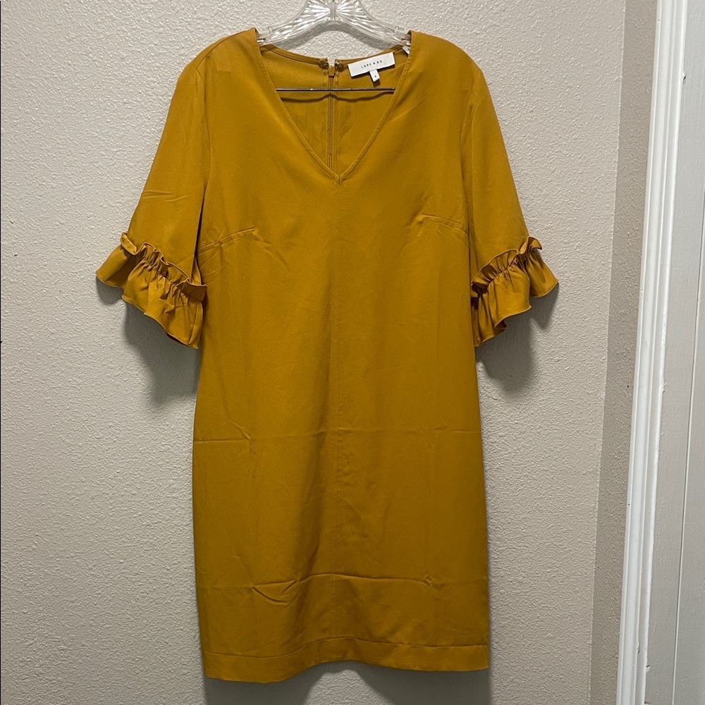 Lark & Ro Women's Florence Ruffle Chai Tea Half Sleeve V-Neck Sheath Dress